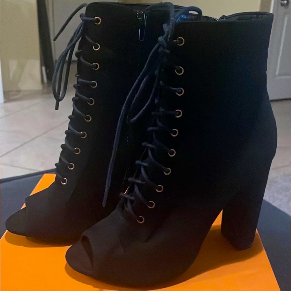 Heels - Picture 2 of 5
